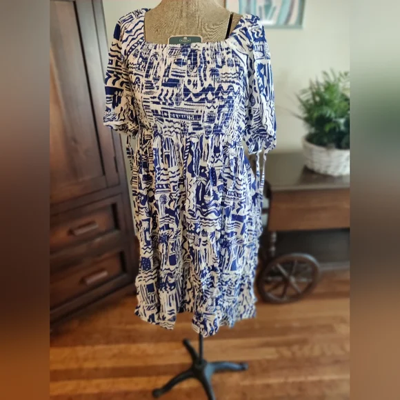 Blue and White Patterned Dress - Picture 2 of 5